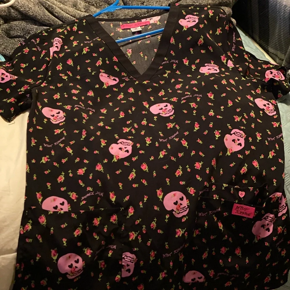 COPY - Betsy Johnson scrub top - Picture 1 of 4